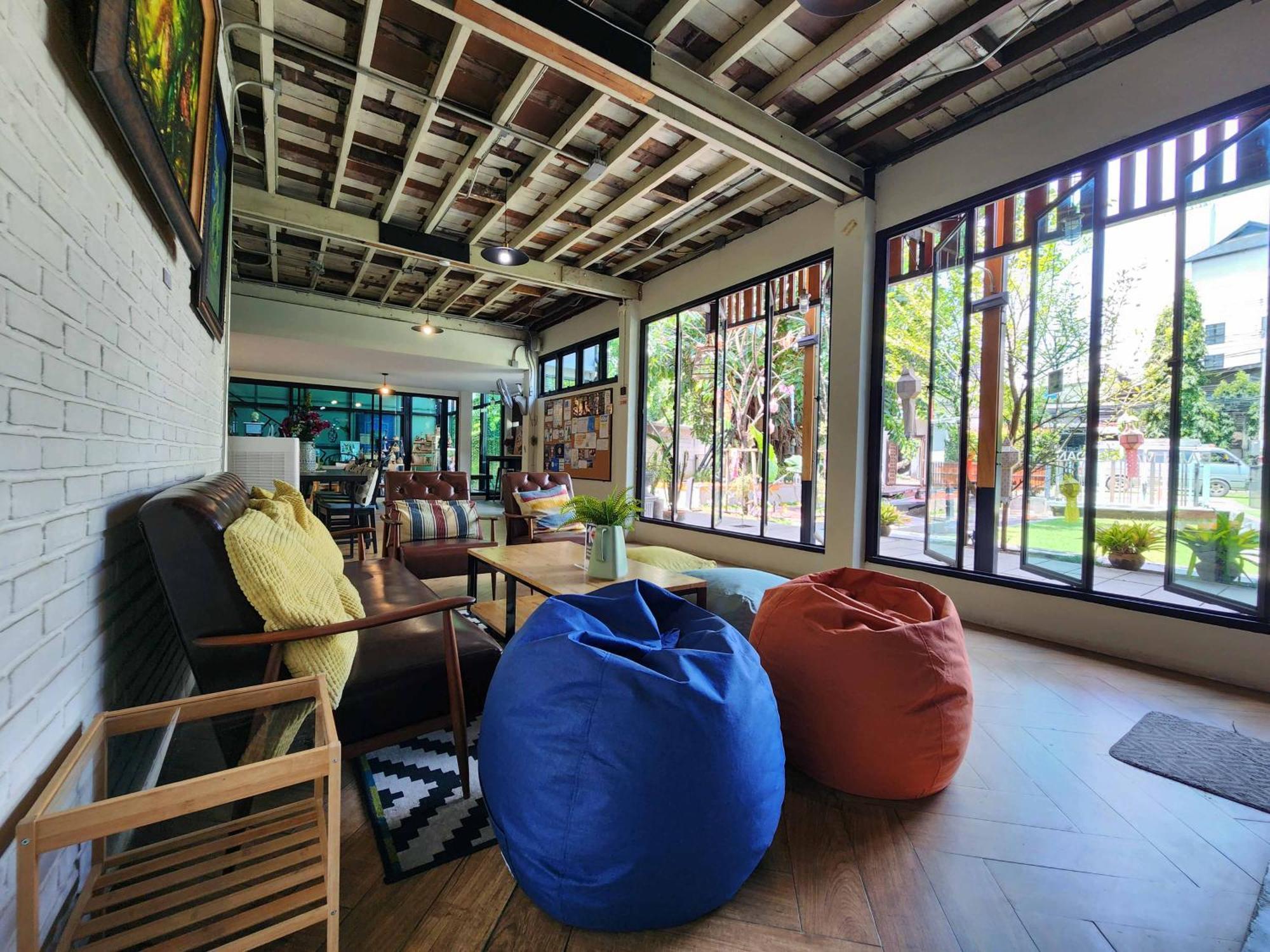 Baan Mai Kradan Hostel Chiang Rai Buitenkant foto